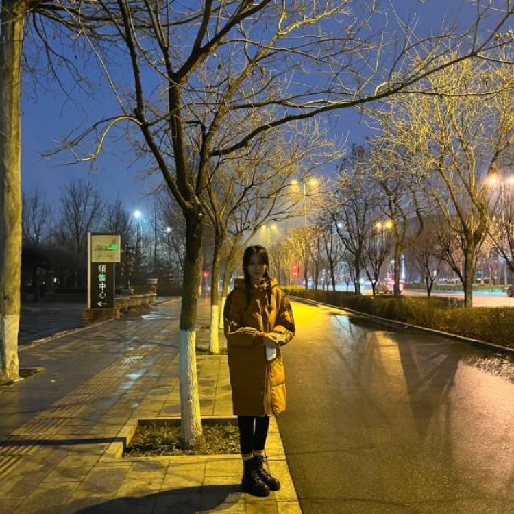 劝你不要太嚣张女士-山东省·淄博市·桓台县--我是山东的，身高170体重100斤最近在减肥，长得还不错，身材也还行，不过有点梨形，但是看不出来，港风法式更适合，但是可塑性很高，拍摄技术还可以，有时间拍摄