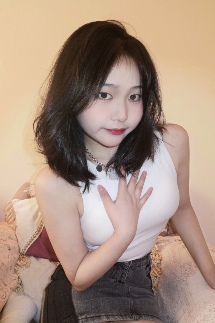 没头脑的鱼-贵州省·遵义市·道真仡佬族苗族自治县-抖音，微博，快手，某红薯-身高160
体重105
目前是学生，喜欢摄影，可接寄拍，送拍，买家秀