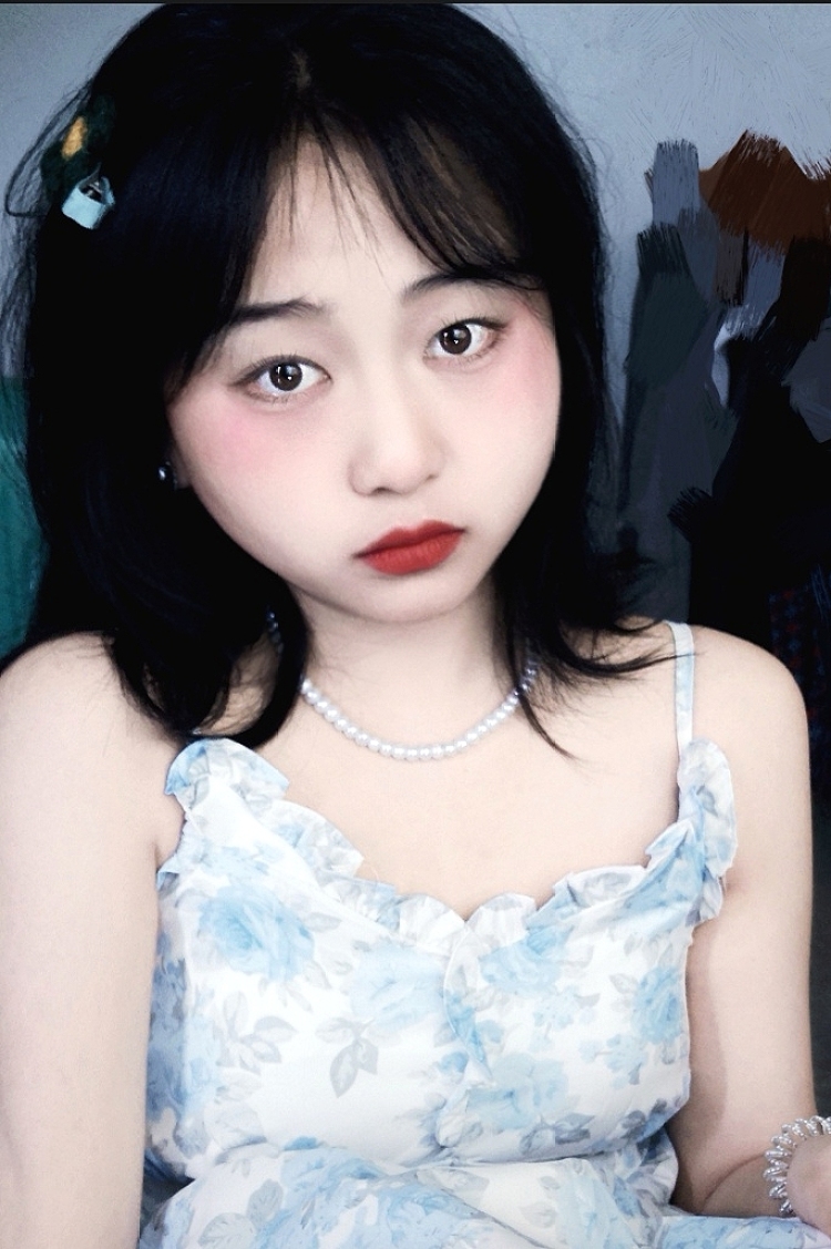 没头脑的鱼-贵州省·遵义市·道真仡佬族苗族自治县-抖音，微博，快手，某红薯-身高160
体重105
目前是学生，喜欢摄影，可接寄拍，送拍，买家秀