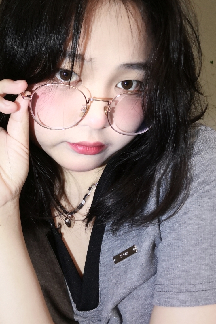 没头脑的鱼-贵州省·遵义市·道真仡佬族苗族自治县-抖音，微博，快手，某红薯-身高160
体重105
目前是学生，喜欢摄影，可接寄拍，送拍，买家秀