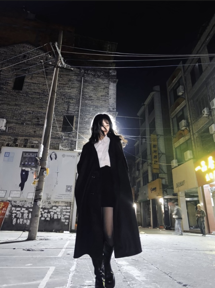 desire.-广西壮族自治区·玉林市·容县-快手-155cm，88kg，有过拍摄经验和专门的摄影师，会修图调滤镜。可接寄拍衣服、美妆