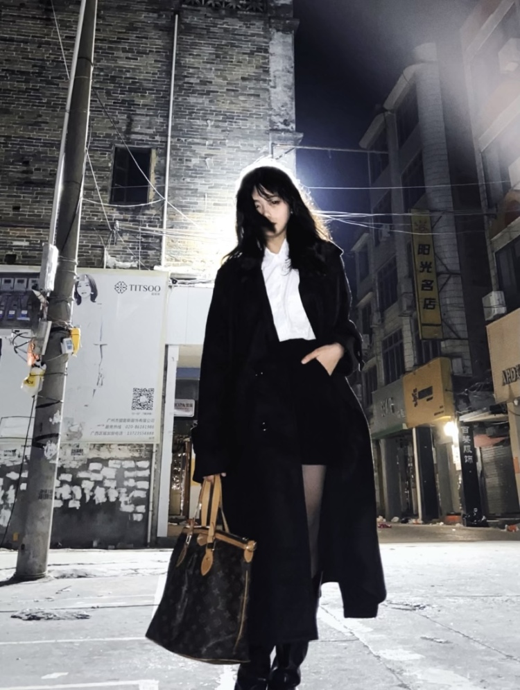 desire.-广西壮族自治区·玉林市·容县-快手-155cm，88kg，有过拍摄经验和专门的摄影师，会修图调滤镜。可接寄拍衣服、美妆