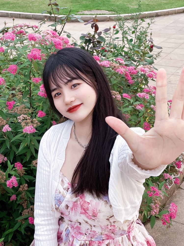 琦琦-广东省·深圳市·龙岗区--本人是零零后喜欢拍照的一个女生～
身高163 体重50
出片率很高 欢迎来找我拍服装类买家秀