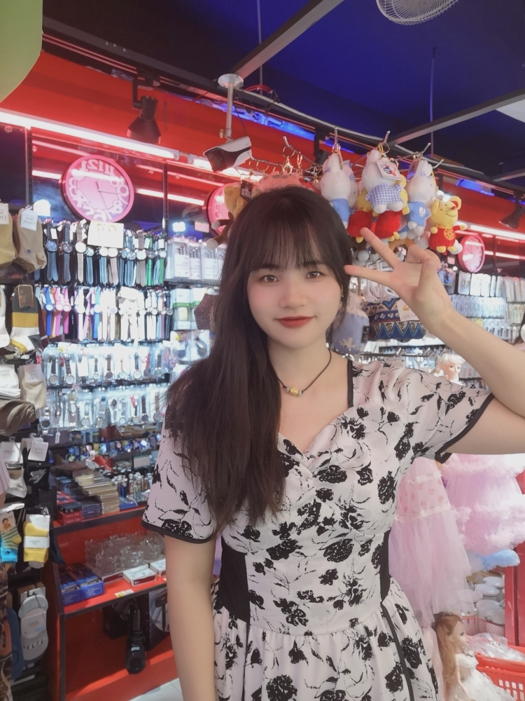 琦琦-广东省·深圳市·龙岗区--本人是零零后喜欢拍照的一个女生～
身高163 体重50
出片率很高 欢迎来找我拍服装类买家秀