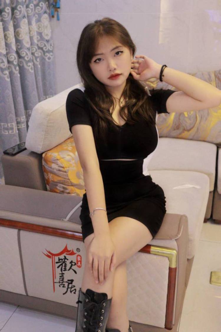 loyal-广西壮族自治区·玉林市·容县-抖音快手-特长唱歌 身高160体重50kg 喜欢拍照 会P图 可接寄拍衣服 探店打卡