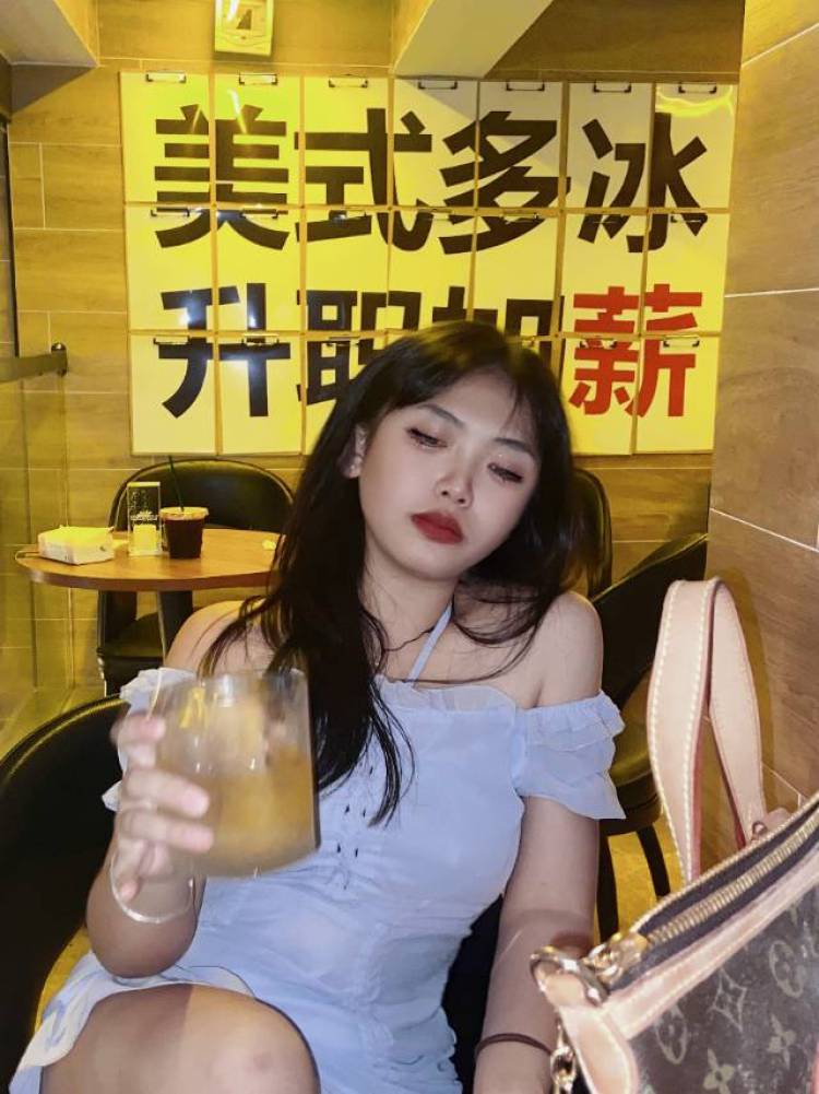 loyal-广西壮族自治区·玉林市·容县-抖音快手-特长唱歌 身高160体重50kg 喜欢拍照 会P图 可接寄拍衣服 探店打卡