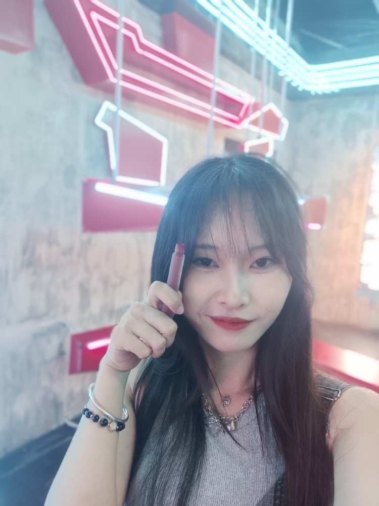 无敌鲸-广西壮族自治区·南宁市·兴宁区-抖音 :季的无敌鲸 微博:季好-年龄21 身高156 体重92,会ps 会视频剪辑 p 图 、 会一点爵士舞和书法.接寄拍, 视频剪辑,文案创作,视频拍摄