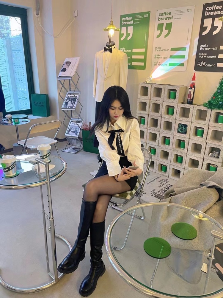 🤍-山东省·威海市·环翠区--本人自由职业者,经常出去探店拍照、帮忙几个本地店家拍过照片、拍过女装图:婚纱照、发型照,自己会PS,喜欢拍网红风格的照片。