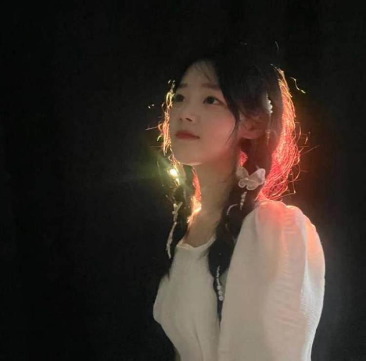 三三-河南省·洛阳市·孟津县--喜欢拍照，p图，剪辑，接寄拍，买家秀，风格多样，身高155，体重86，快来合作吧，出片快。