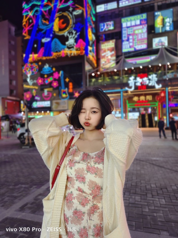 大米女-贵州省·贵阳市·南明区--种草带货会拍照ps+穿搭身高166 体重42 喜欢拍照适合各种风格 拍照用相机