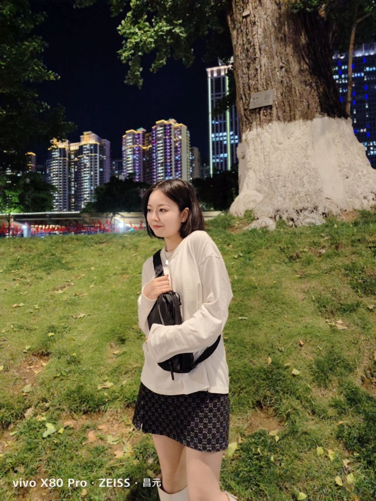 大米女-贵州省·贵阳市·南明区--种草带货会拍照ps+穿搭身高166 体重42 喜欢拍照适合各种风格 拍照用相机