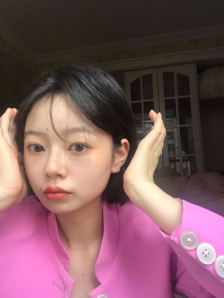 大米女-贵州省·贵阳市·南明区--种草带货会拍照ps+穿搭身高166 体重42 喜欢拍照适合各种风格 拍照用相机