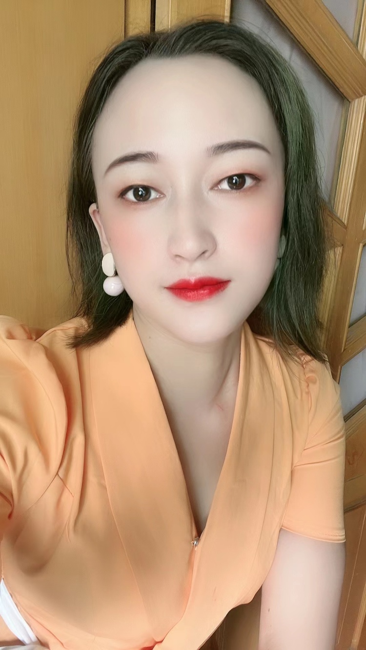 汤圆妈妈-浙江省·绍兴市·诸暨市-快手/抖音/某红薯/-全职宝妈,接母婴,女装童装推广测评,平时喜欢各种买,接买家秀可图片!接直播推广