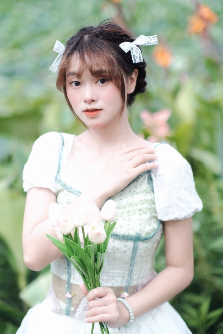 怀安-江西省·九江市·共青城市--拍过很多写真,以前是汉服模特,有拍摄经验,自己也很喜欢拍照,会修图,不恐惧镜头