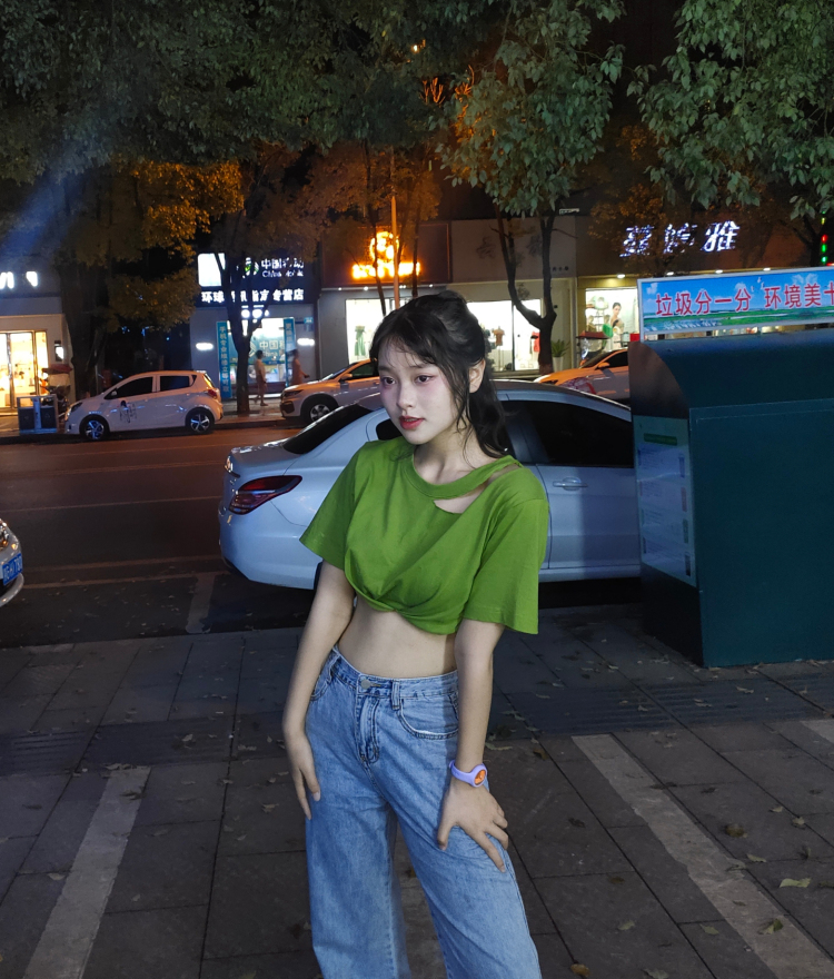 怀安-江西省·九江市·共青城市--拍过很多写真,以前是汉服模特,有拍摄经验,自己也很喜欢拍照,会修图,不恐惧镜头