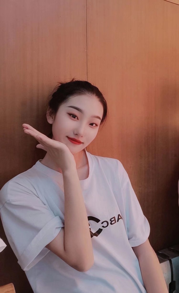 Liuuu🧡 馅饼-山东省·济宁市·曲阜市--身高165 体重100
会修图 接寄拍
专业舞蹈艺术生