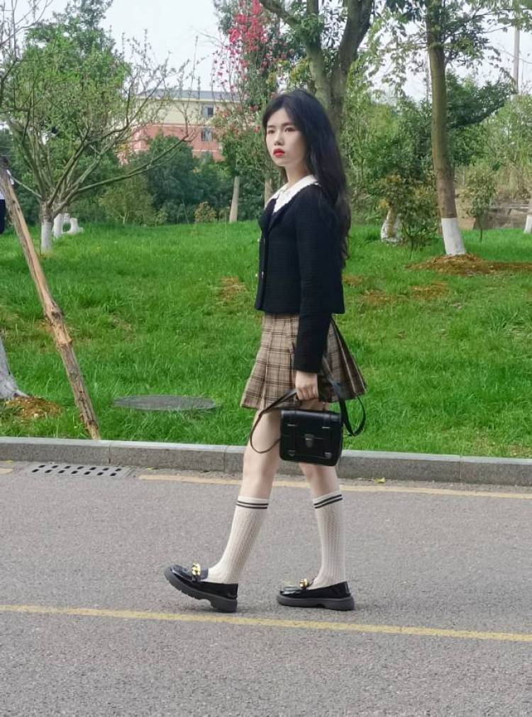 CHEER UP-贵州省·贵阳市·南明区-快手-大学生,想做兼职,自己挣点生活费。想做衣服寄拍,有意请联系我,嘻嘻。