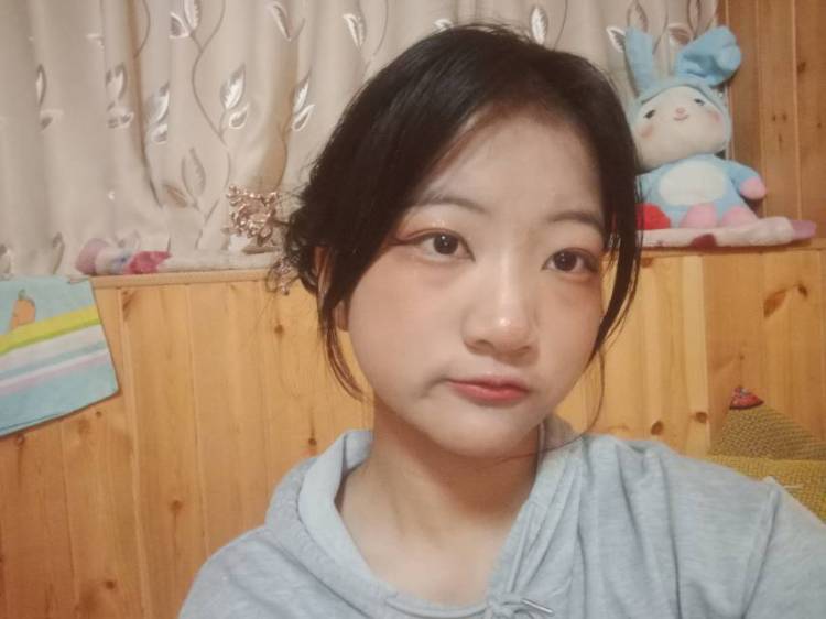 莲紫粥~-云南省·丽江市·古城区--平常喜欢拍照，和绘画，做手工，希望可以收到平台方的欣赏，，，，，，，，为人老实，诚实，积极向上，向阳而生