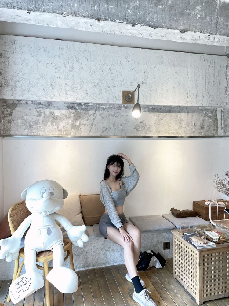 oo-湖南省·郴州市·北湖区-快手：桃的oo-168 96，会跳舞、画画，大学礼仪队队长，平时喜欢拍照，喜欢穿漂亮的新衣服，擅长他拍，有过多次约拍经历
