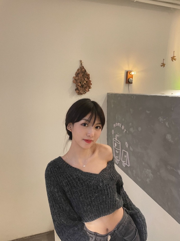 oo-湖南省·郴州市·北湖区-快手：桃的oo-168 96，会跳舞、画画，大学礼仪队队长，平时喜欢拍照，喜欢穿漂亮的新衣服，擅长他拍，有过多次约拍经历