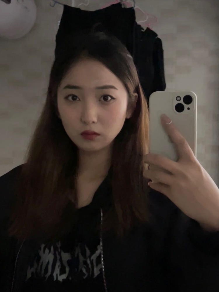 G-吉林省·松原市·宁江区-抖音，快手，微博，某红薯-喜欢打羽毛球，接买家秀，测评什么能力范围之内都可以，只有化妆才拍照，疫情太严重一般都带着口罩拍照，会p图