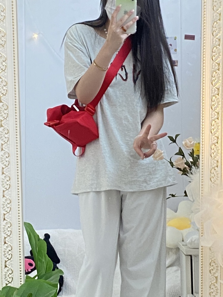灿灿-山东省·烟台市·海阳市-某红薯-165/57微胖,可各种风格,喜欢穿搭和拍照、会P图,配饰、包包、帽子都可接单,会保质保量完成商家大大的寄拍
