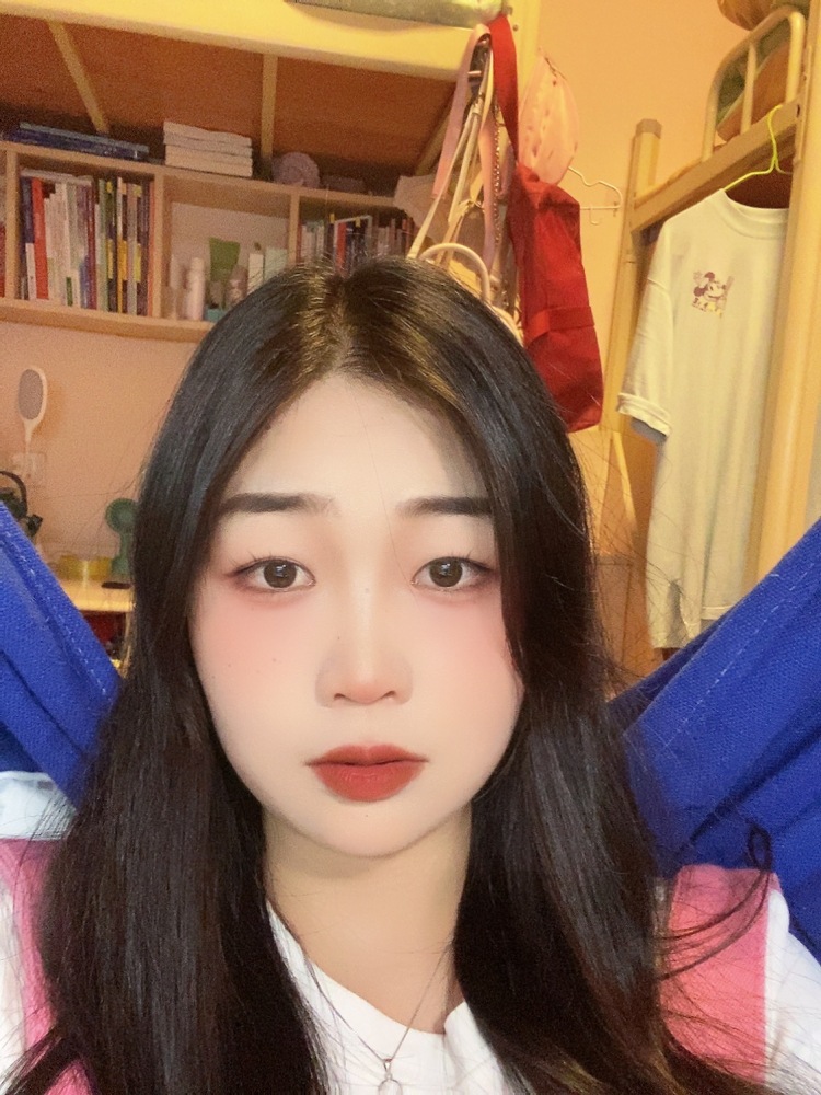 Tianleo.-贵州省·黔南布依族苗族自治州·惠水县-抖音快手微博-擅长用苹果手机拍照 在校大学生 
身高:165
体重:100
鞋码38
风格：韩系风
接寄拍 （美瞳 包包 首饰 衣服 鞋子 化妆品 护肤品等 ）诚信合作