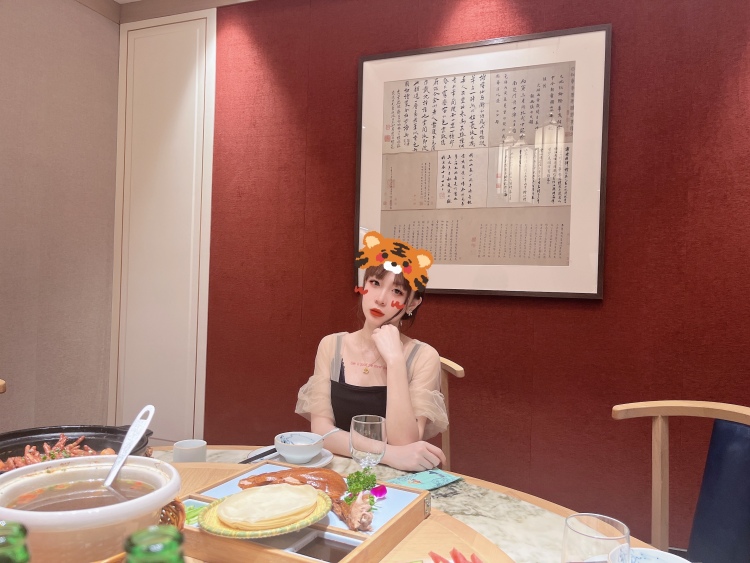 给我o泡-江苏省·苏州市·昆山市-快手-年龄19岁，身高161，体重83斤。我的手很纤细修长。可以接买家秀（手模、服装、饰品…），免费试用，平面模特兼职等等