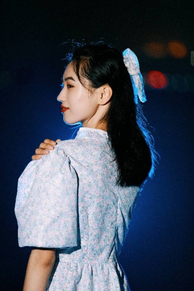 嘉莓-山东省·青岛市·李沧区--擅长拍摄各种女装服装，头饰，各种小饰品，等等，有丰富的拍摄经验
