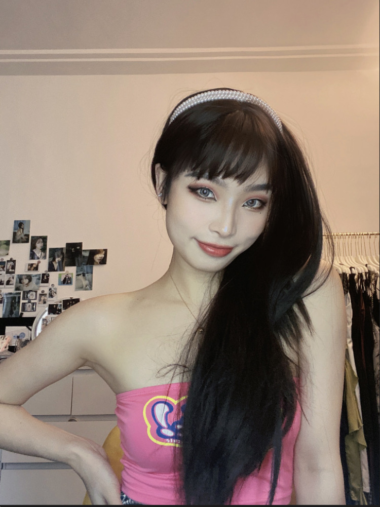 Minnie-广东省·广州市·荔湾区-某红薯，抖音-可以接美瞳，假发，眼影试色，头饰之类的，模特出身，需要服装类拍摄都可以联系我喔