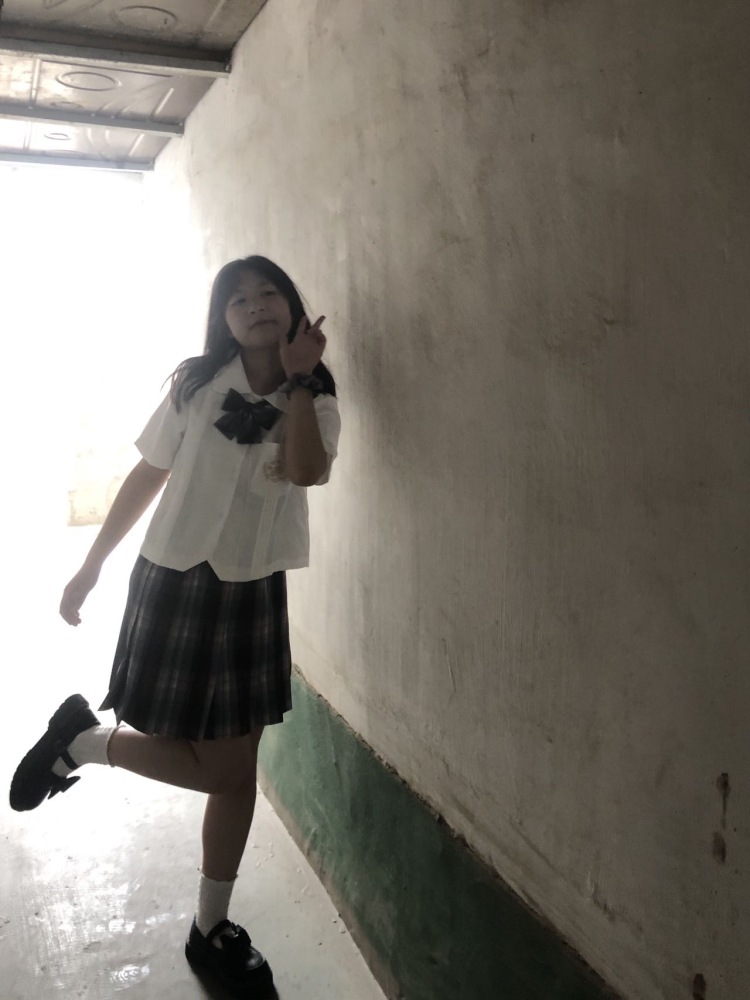 如果李易峰不爱我-陕西省·渭南市·富平县-抖音-19岁 身高155 体重95 微胖 特长是善于观察 喜欢拍照 在读大学生 喜欢李易峰 梦想是成为经纪人  接单：买家秀 种草带货 开箱测评 免费试用