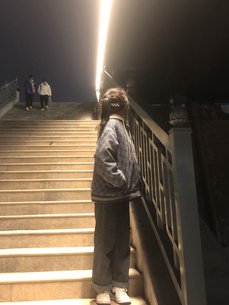 如果李易峰不爱我-陕西省·渭南市·富平县-抖音-19岁 身高155 体重95 微胖 特长是善于观察 喜欢拍照 在读大学生 喜欢李易峰 梦想是成为经纪人  接单：买家秀 种草带货 开箱测评 免费试用