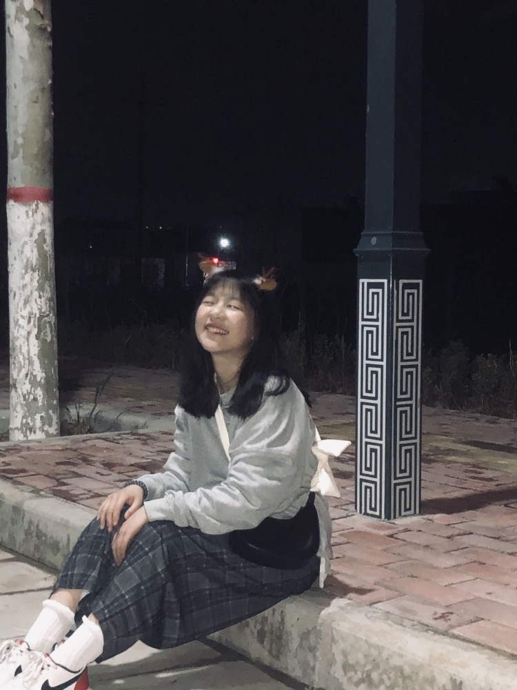 如果李易峰不爱我-陕西省·渭南市·富平县-抖音-19岁 身高155 体重95 微胖 特长是善于观察 喜欢拍照 在读大学生 喜欢李易峰 梦想是成为经纪人  接单：买家秀 种草带货 开箱测评 免费试用