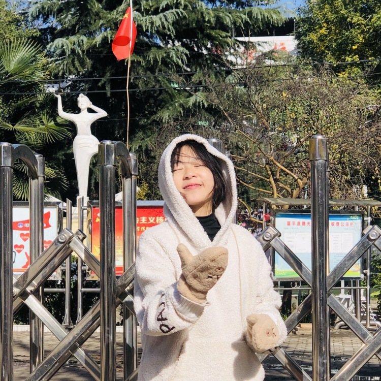 如果李易峰不爱我-陕西省·渭南市·富平县-抖音-19岁 身高155 体重95 微胖 特长是善于观察 喜欢拍照 在读大学生 喜欢李易峰 梦想是成为经纪人  接单：买家秀 种草带货 开箱测评 免费试用