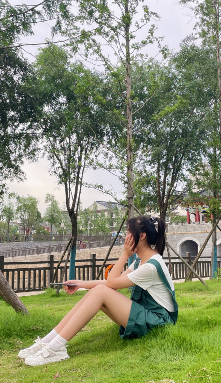 ylh.-湖南省·岳阳市·君山区--本人身高165，体重100，想接寄拍单，衣服裤子鞋子袜子项链手链头饰都可以