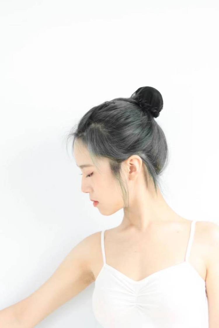 Coral013-福建省·莆田市·秀屿区--接服装寄拍，本人身高168cm，体重56kg，会拍照修图，会化妆，学过舞蹈。欢迎合作！