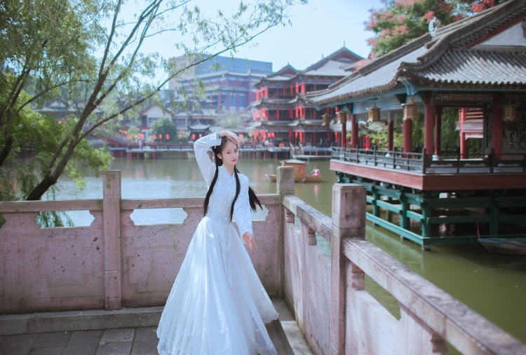 Wwwww-湖南省·湘潭市·雨湖区--身高172女
会化妆，拍照，修图并不断学习，各种风格都可以驾驭，包括汉服
淘宝，网拍，约拍，详情单，摄影，探店
diy手工，舞蹈，衣服裤子，裙子，饰品，美甲等