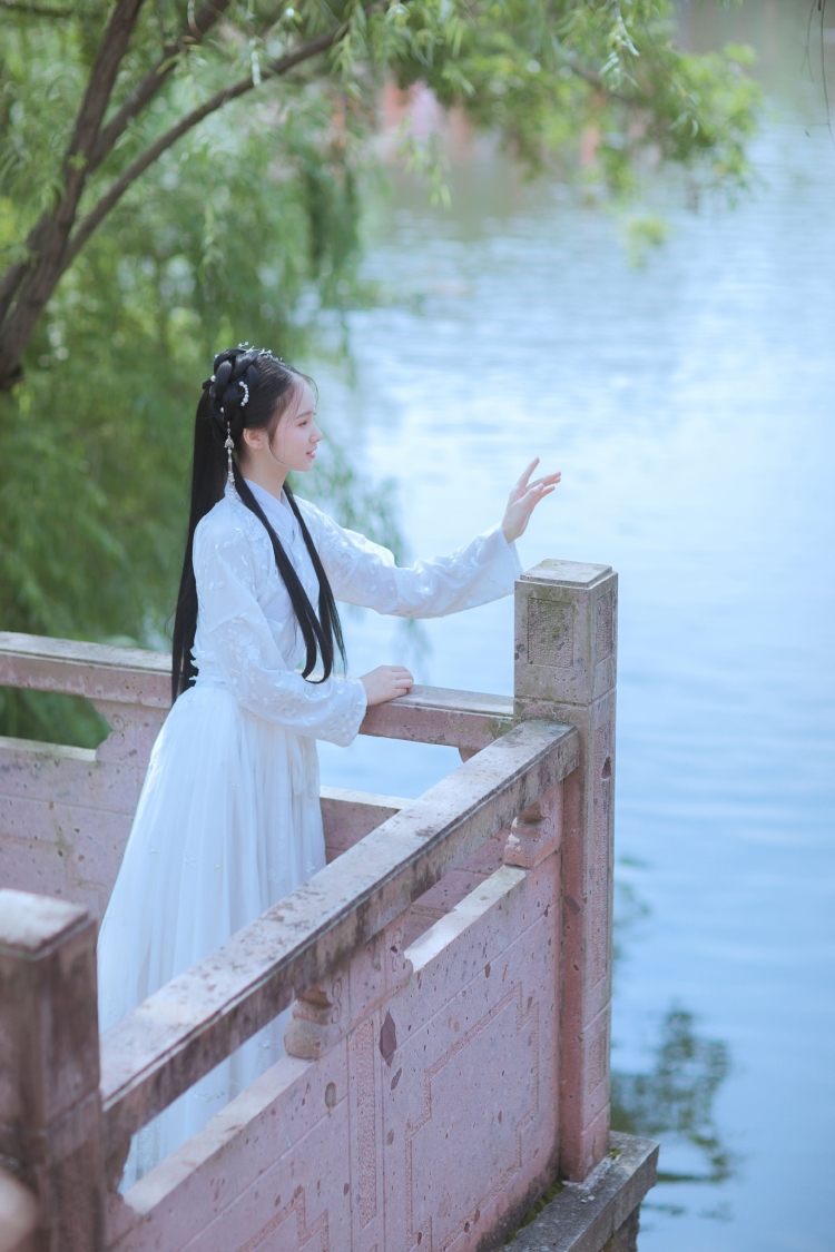 Wwwww-湖南省·湘潭市·雨湖区--身高172女
会化妆，拍照，修图并不断学习，各种风格都可以驾驭，包括汉服
淘宝，网拍，约拍，详情单，摄影，探店
diy手工，舞蹈，衣服裤子，裙子，饰品，美甲等