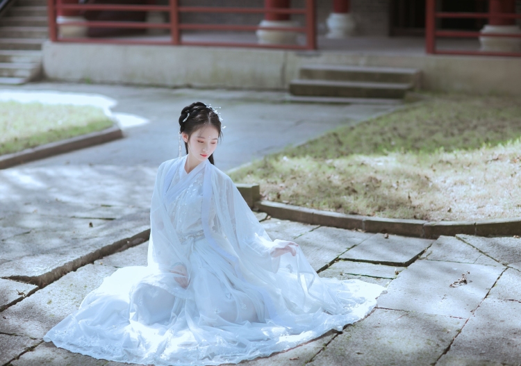 Wwwww-湖南省·湘潭市·雨湖区--身高172女
会化妆，拍照，修图并不断学习，各种风格都可以驾驭，包括汉服
淘宝，网拍，约拍，详情单，摄影，探店
diy手工，舞蹈，衣服裤子，裙子，饰品，美甲等