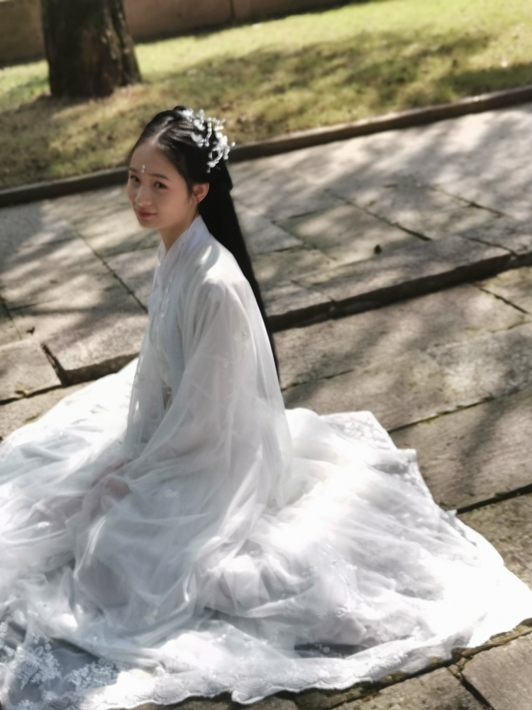 Wwwww-湖南省·湘潭市·雨湖区--身高172女
会化妆，拍照，修图并不断学习，各种风格都可以驾驭，包括汉服
淘宝，网拍，约拍，详情单，摄影，探店
diy手工，舞蹈，衣服裤子，裙子，饰品，美甲等