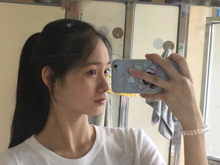 Wwwww-湖南省·湘潭市·雨湖区--身高172女
会化妆，拍照，修图并不断学习，各种风格都可以驾驭，包括汉服
淘宝，网拍，约拍，详情单，摄影，探店
diy手工，舞蹈，衣服裤子，裙子，饰品，美甲等
