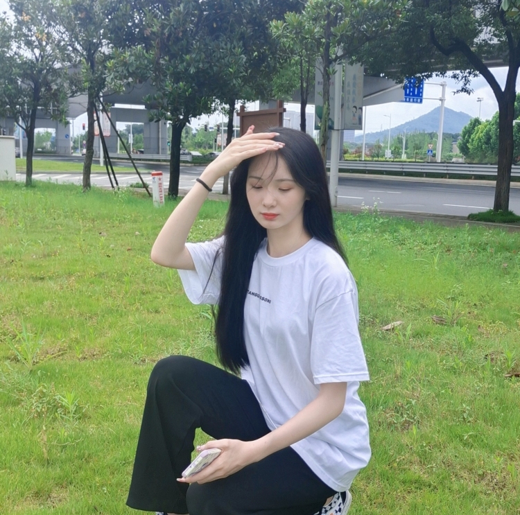 Wwwww-湖南省·湘潭市·雨湖区--身高172女
会化妆，拍照，修图并不断学习，各种风格都可以驾驭，包括汉服
淘宝，网拍，约拍，详情单，摄影，探店
diy手工，舞蹈，衣服裤子，裙子，饰品，美甲等