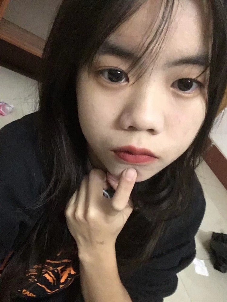 小宁-广西壮族自治区·玉林市·容县--会拍照会修图，身高160、体重88，可长期合作，寄拍、买家秀
身份：在校学生
年龄：18
身高：160CM
体重：44KG