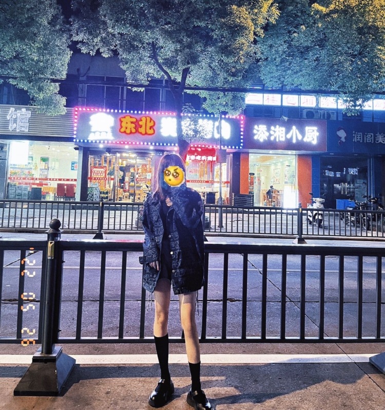 给我o泡-江苏省·苏州市·昆山市-快手-身高161 ,体重83斤
可接淘宝服装、饰品等接拍 、寄拍拍摄。可接妆面模特。有经验