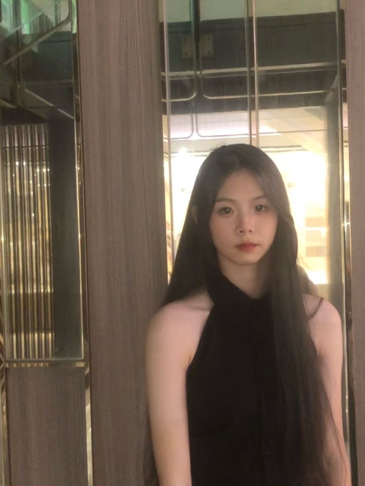 Jessie🦄-广东省·珠海市·香洲区--年龄18,身高165,体重90斤
会摆拍,会修图
欢迎来找我合作
