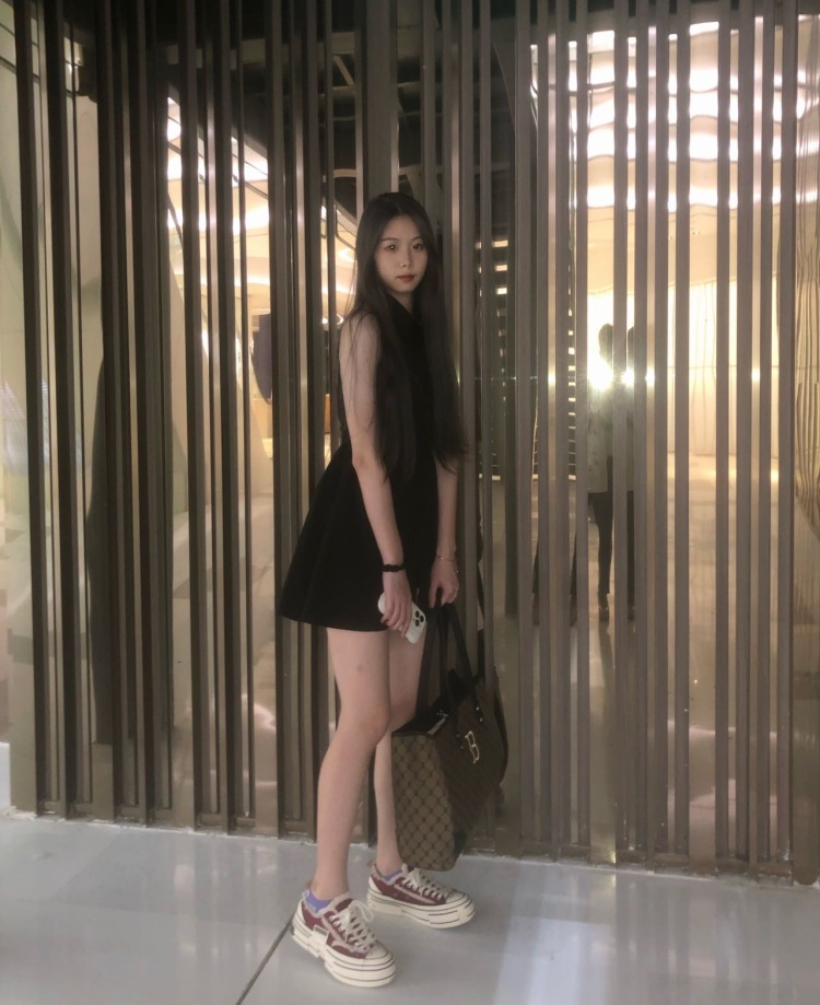 Jessie🦄-广东省·珠海市·香洲区--年龄18，身高165，体重90斤
会摆拍，会修图
欢迎来找我合作