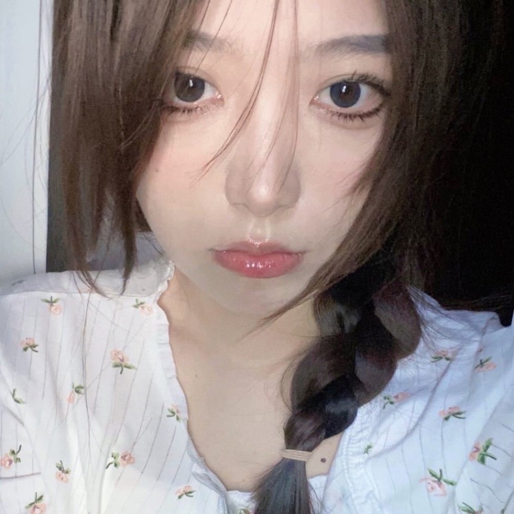 是烁烁啦-黑龙江省·哈尔滨市·道里区-抖音-可接美瞳 美妆 服饰 包包 类型随意 会批图 擅长拍摄图片 佣金可以谈