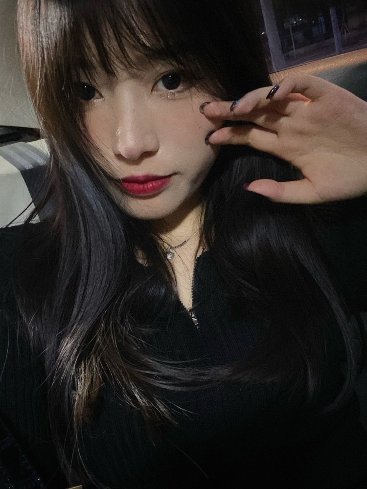 是烁烁啦-黑龙江省·哈尔滨市·道里区-抖音-可接美瞳 美妆 服饰 包包 类型随意 会批图 擅长拍摄图片 佣金可以谈