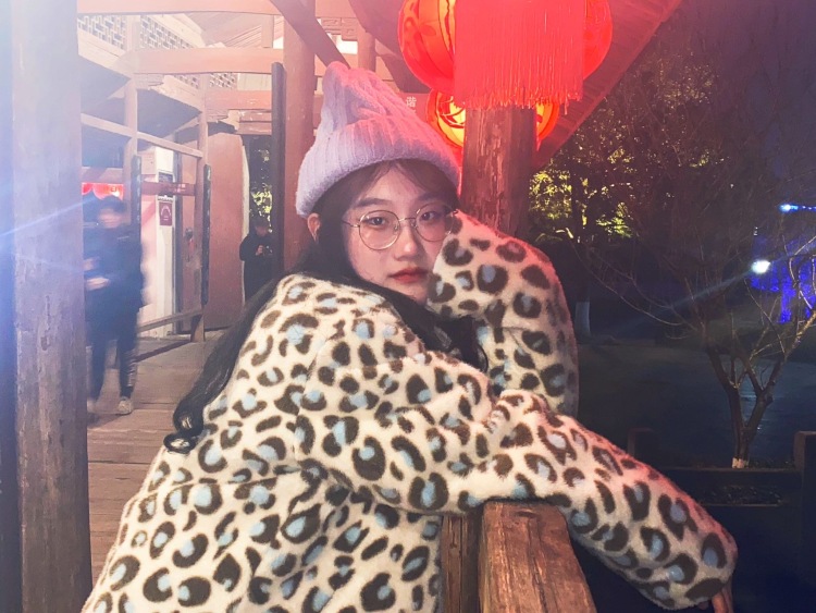你的慈父-浙江省·金华市·武义县--162 96斤 美术生 手指长 有马甲线 会化妆 拍照P图 接寄拍 买家秀 免费试用
