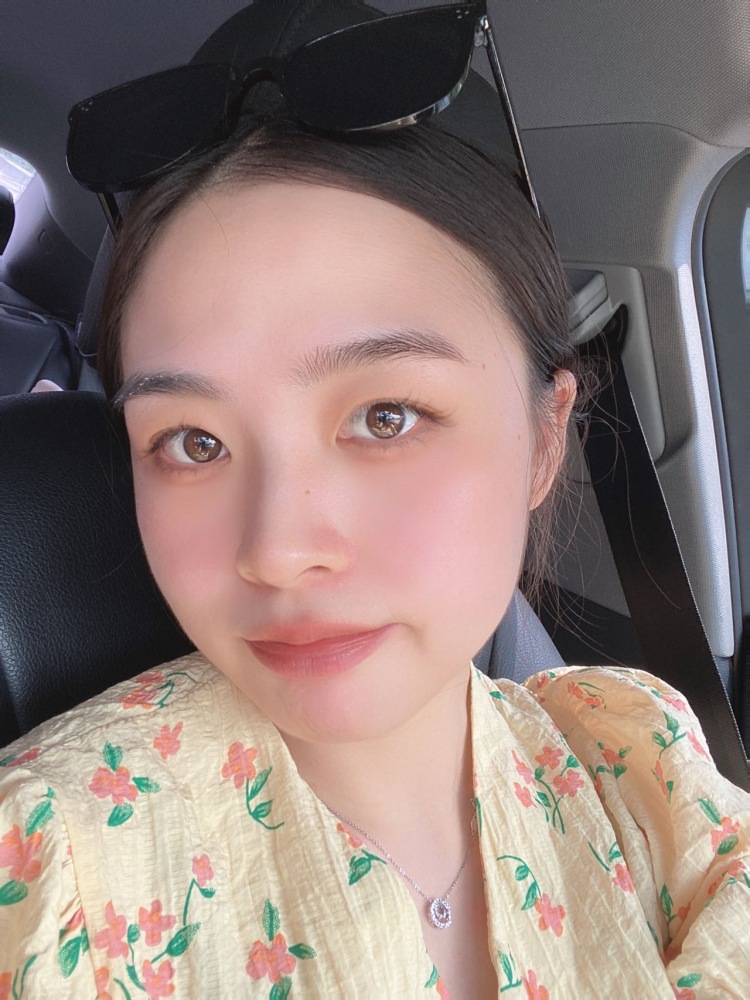小丸子吖🎈-湖北省·武汉市·洪山区--可以拍买家秀 比如服装 包包 首饰 帽子 眼镜 等接拍…… 本人身高160 体重93